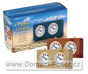Světlé dřevěné analogové šachové hodiny